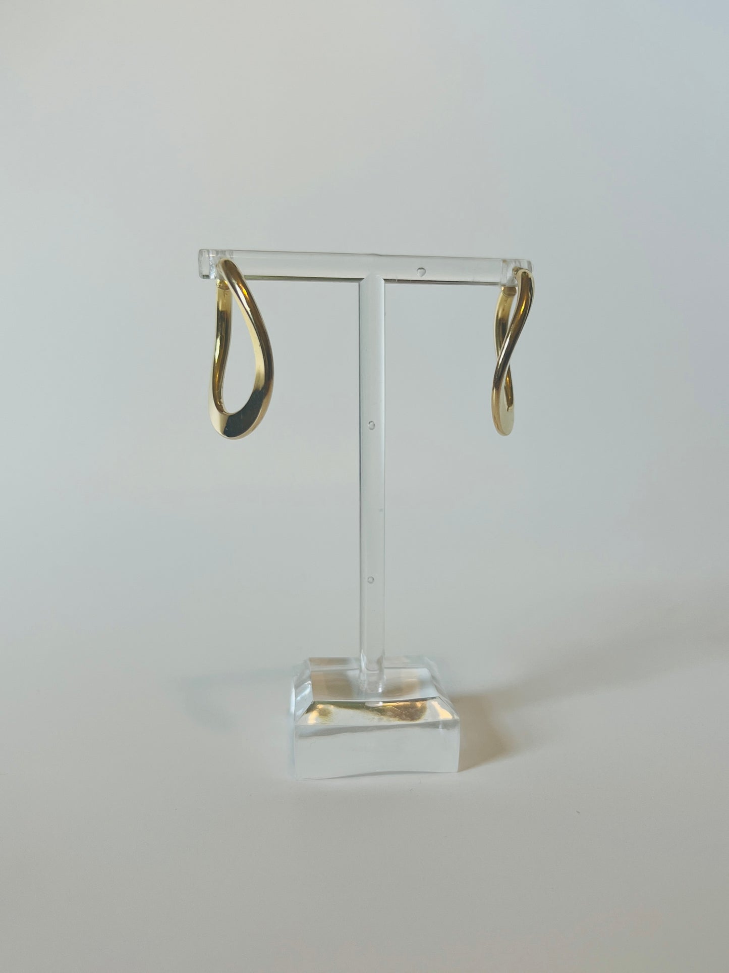 Vintage 14k Oval Wavy Hoop Earrings